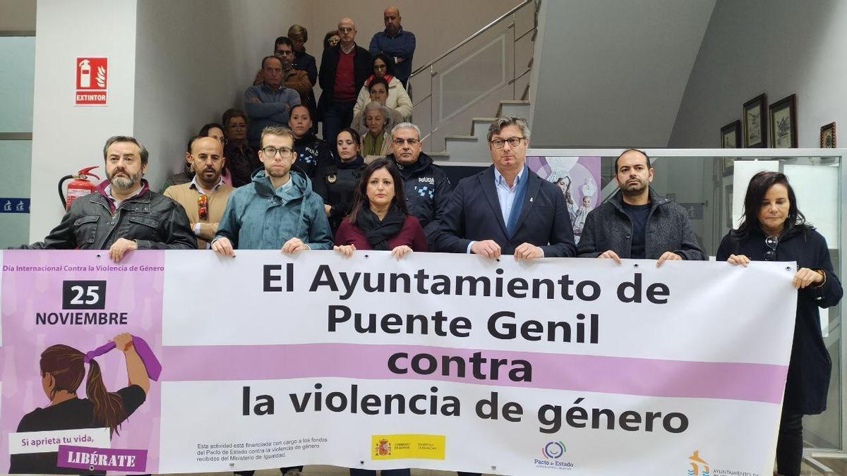Protesta en el Ayuntamiento de Puente Genil.