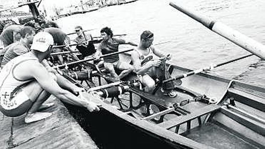 «La Lluanquina», ayer, en la ría de Avilés.