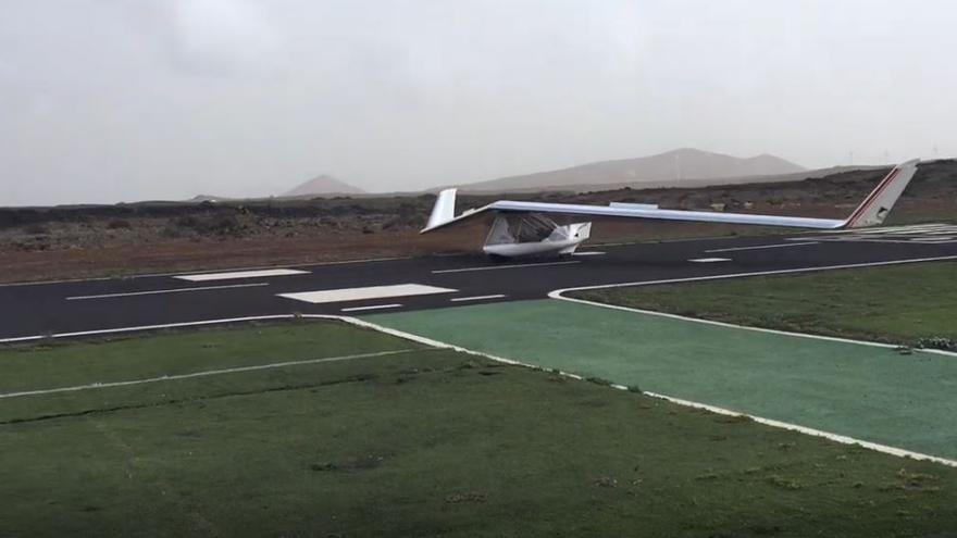 Así vuela en Lanzarote el primer avión eléctrico que visita Canarias (28/01/2022)