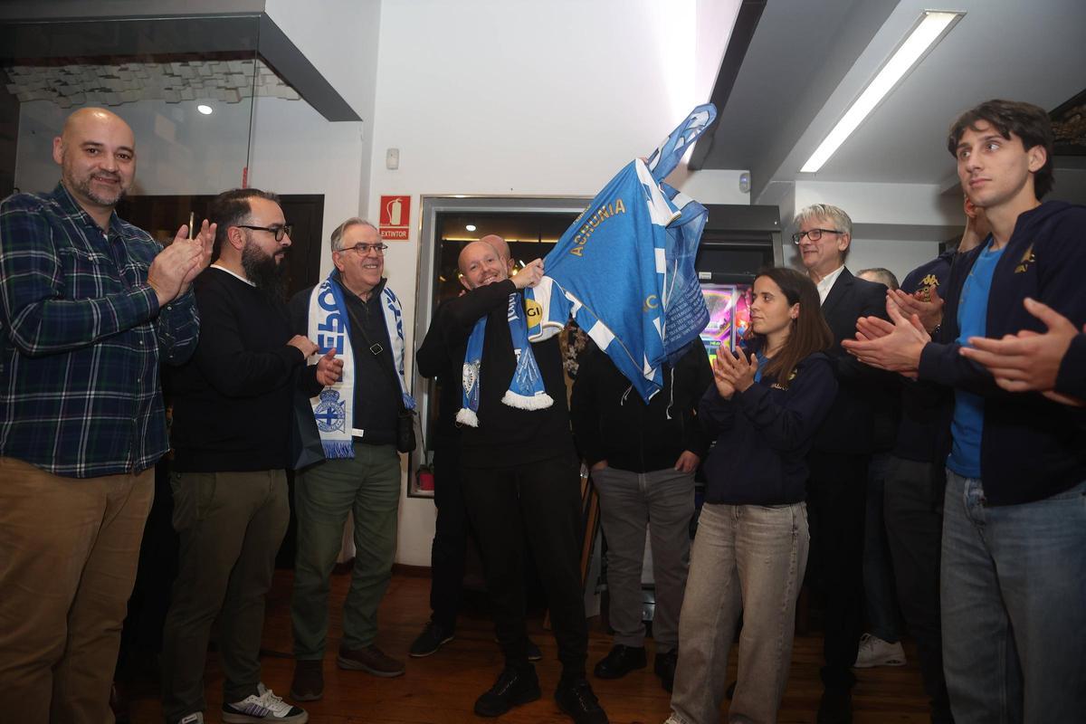 Inaugurada la peña deportivista Acrunia en Vioño