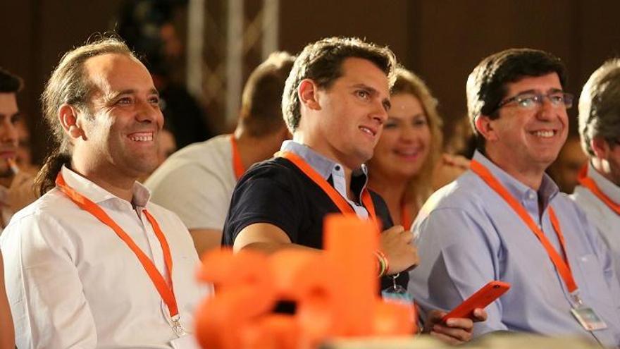 Juan Cassá, Albert Rivera y Juan Marín, durante un acto de partido en Málaga.