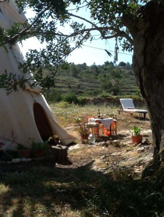 Celdas y tipis a precio de suite en Ibiza