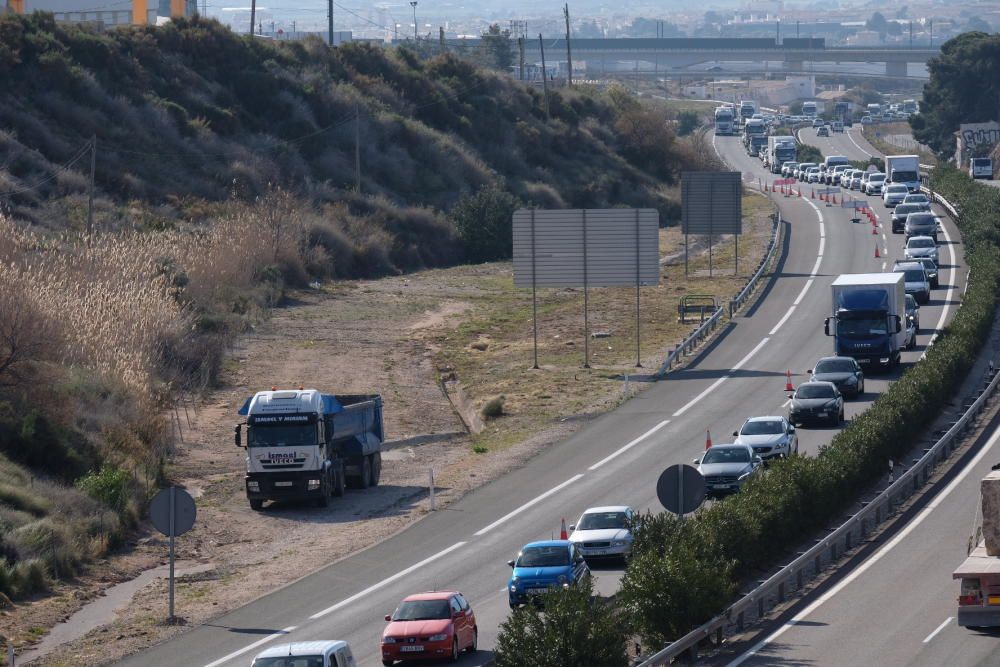 Un accidente en la A-31 colapsa la autovía en dirección Alicante-Madrid