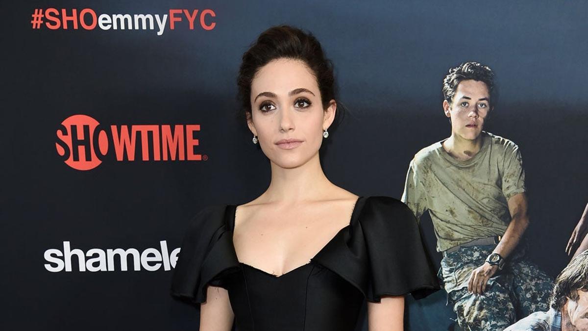 El 'little black dress' de Emmy Rossum que vas a amar