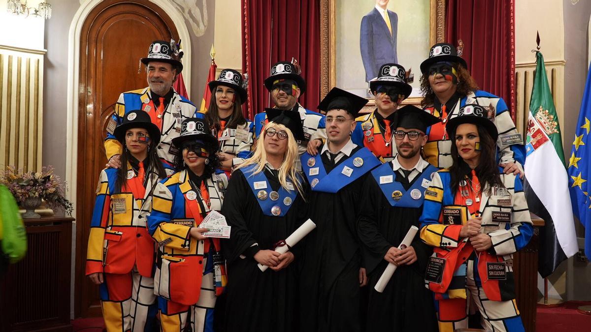 El grupo municipal socialista, con sus disfraces del COC.