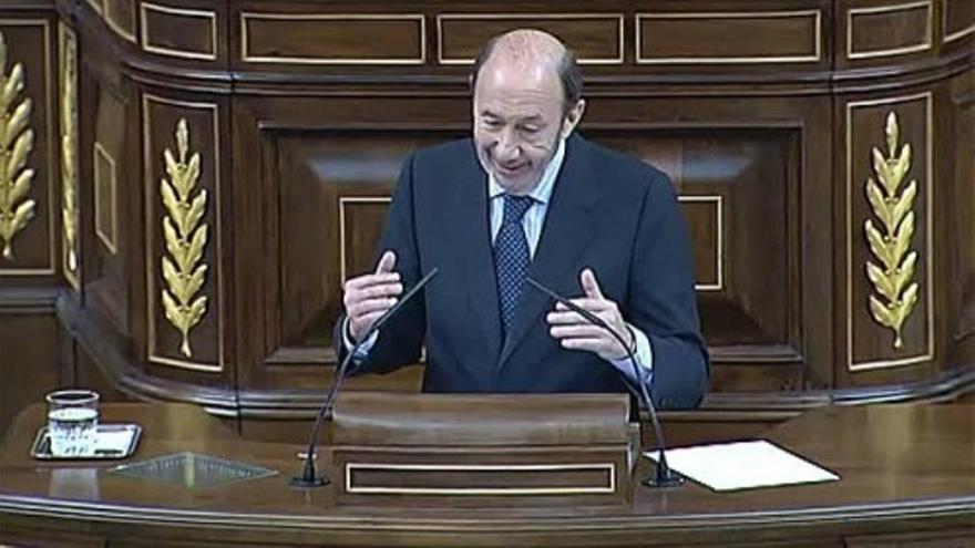 Rubalcaba pide a Rajoy una explicación "convincente" sobre Bárcenas