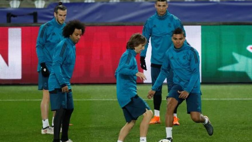 Gareth Bale, Marcelo, Luka Modric, Cristiano Ronaldo y Casemiro, ayer en el Parque de los Príncipes.