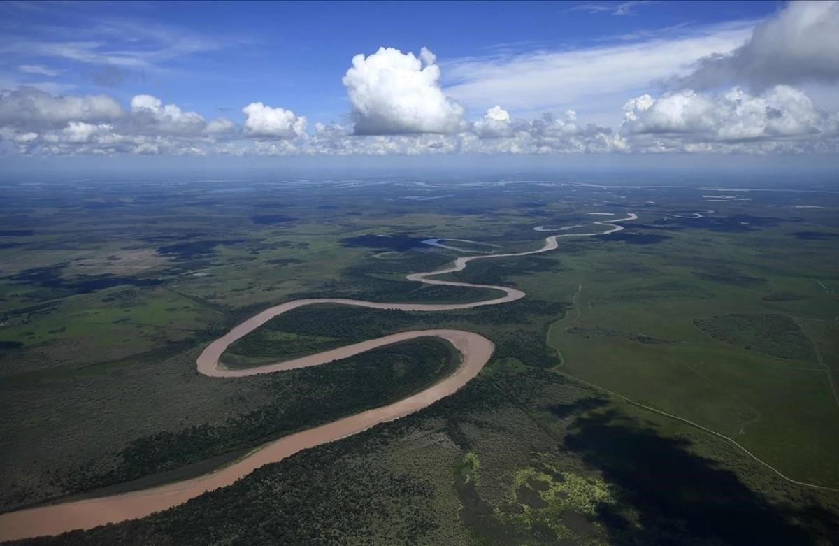 Vista aérea de los meandros del río Bermejo entre las provincias argentinas de Formosa y Chaco, en la primera etapa del Dakar.