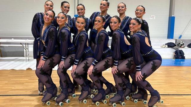 Las doce integrantes del CPA Condado ganadoras de la Copa del Mundo en la modalidad Show Small Groups.