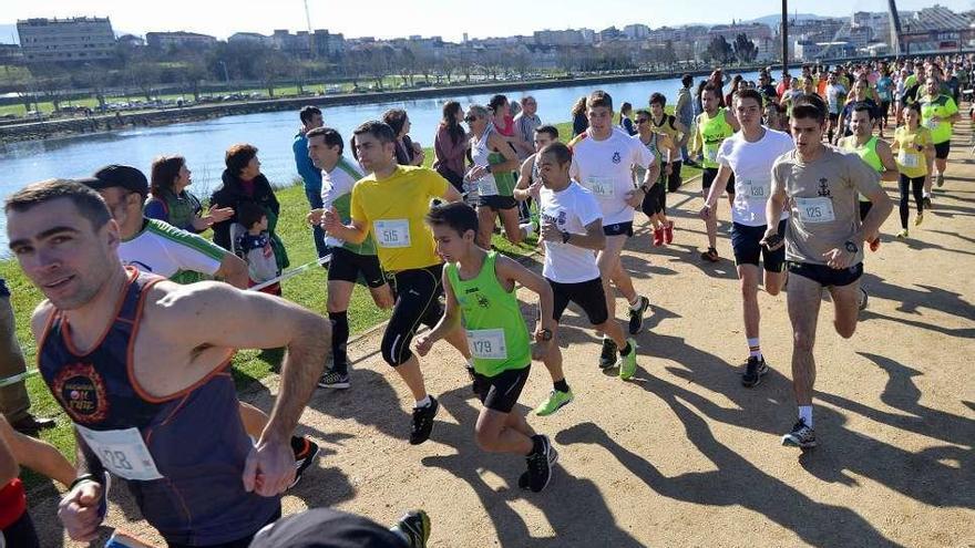 La Illa das Esculturas se llenó de deportistas de todas las edades. // Gustavo Santos