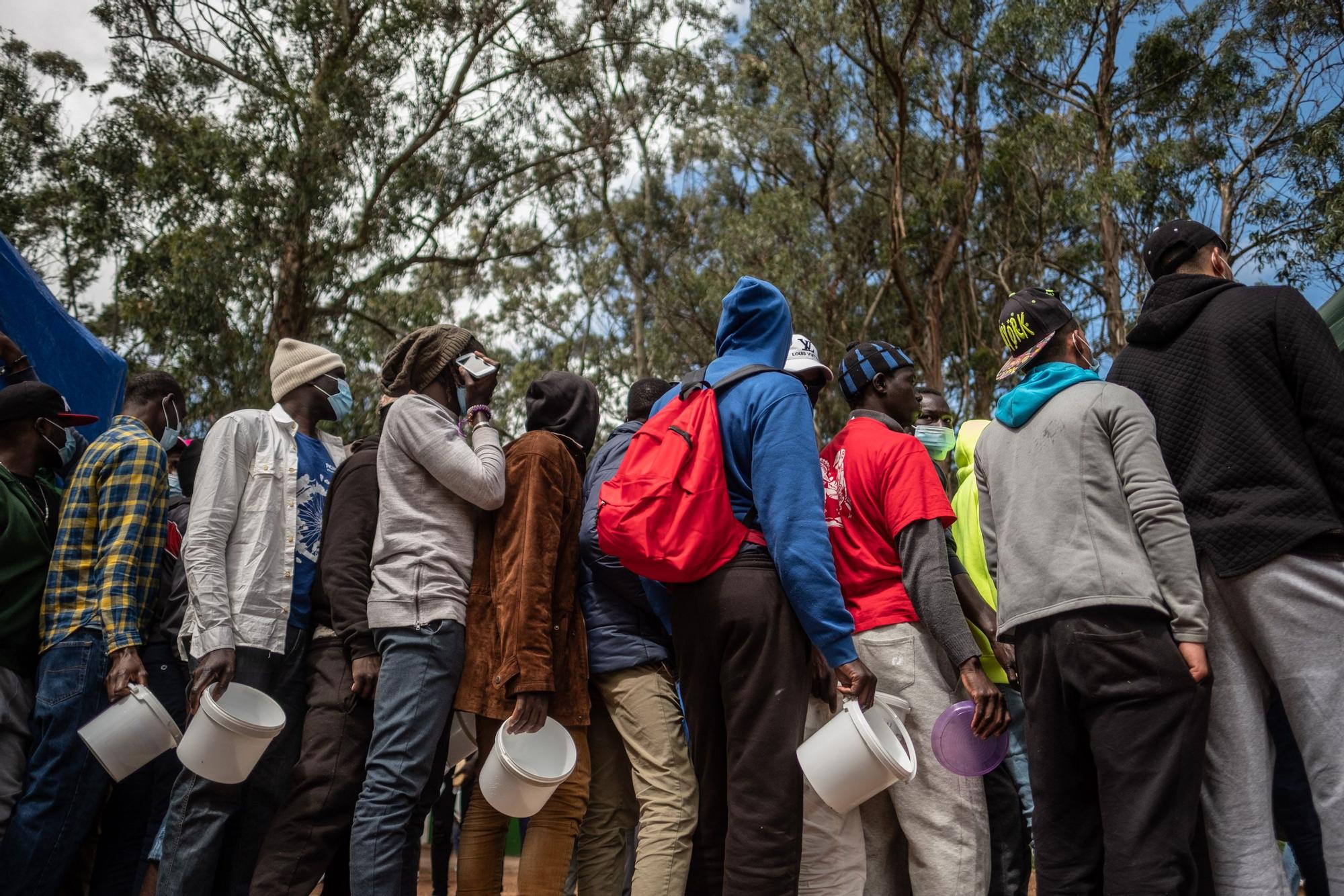 Comida de los migrantes en Las Raíces