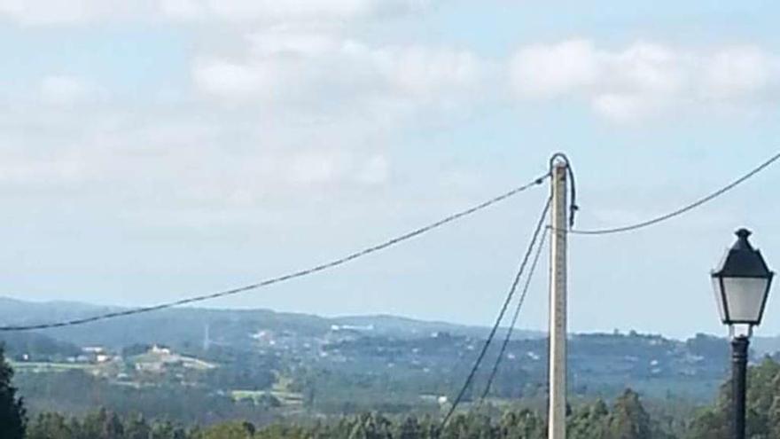 Farolas instaladas en San Pedro de Oza.