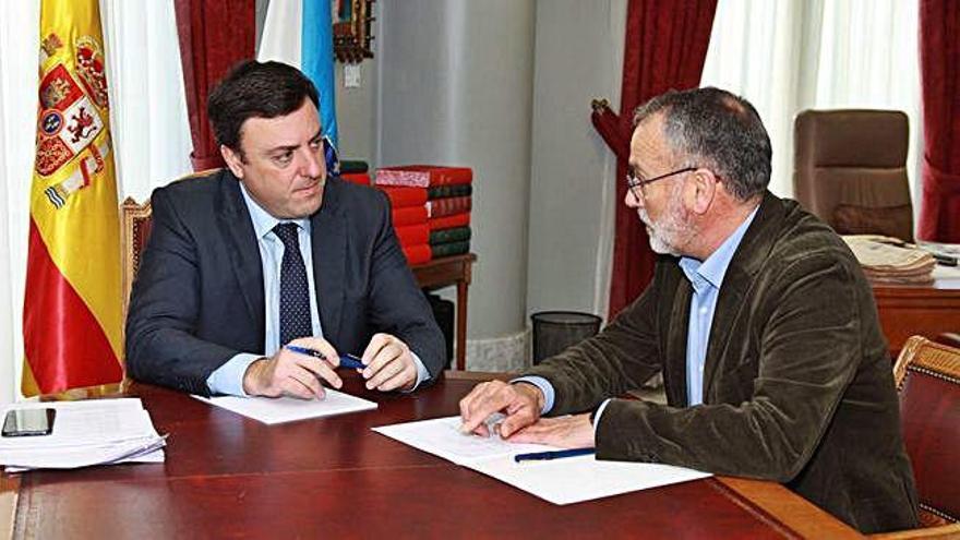 González Formoso y García Patiño, ayer, en la reunión.