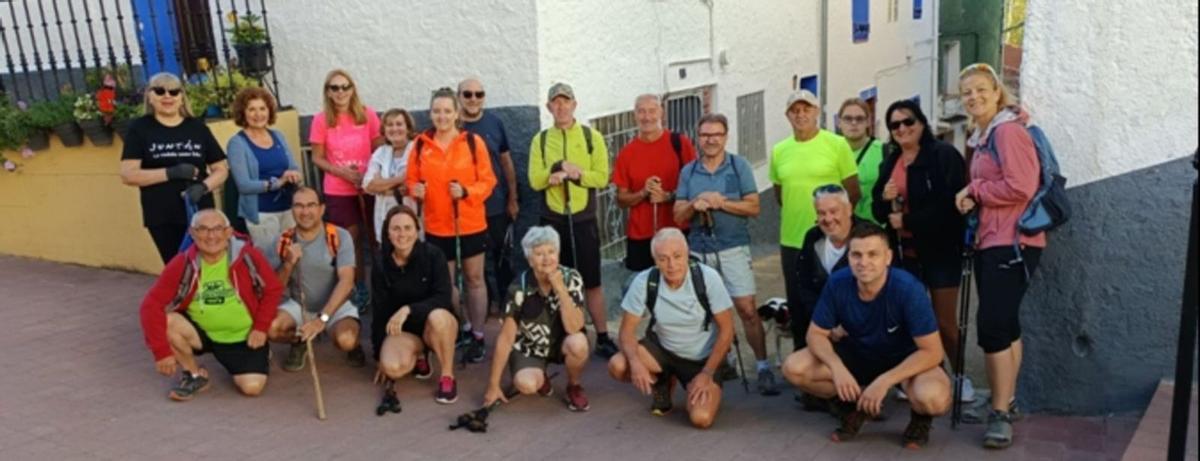 Miembros de la asociación cultural y recreativa realizaron una ruta  guiada con carácter histórico y patrimonial.