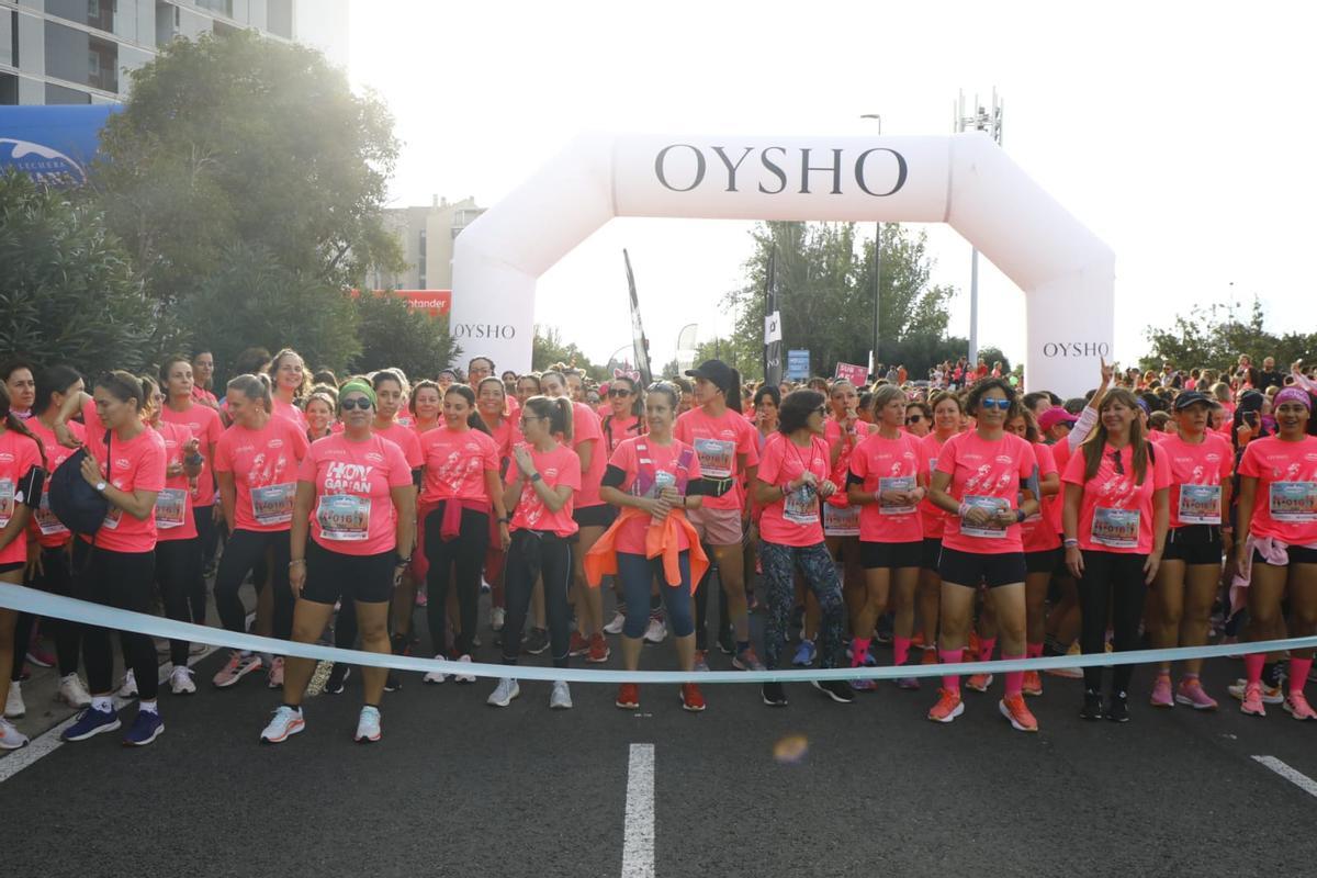 En imágenes | La Carrera de la Mujer llena de rosa el centro de Zaragoza
