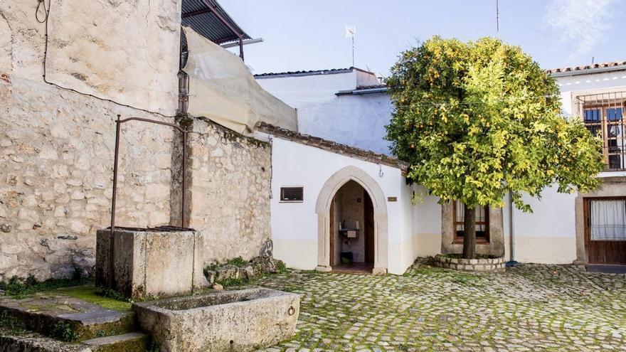 Los patios de Valencia de Alcántara se abren a la poesía y la cultura rayana