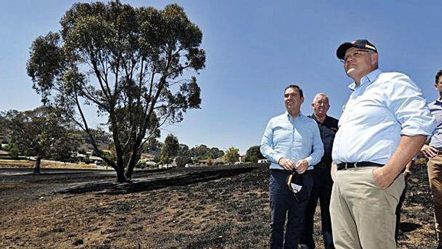 El primer ministre australià, Scott Morrison, visita una zona cremada a Jacaranda Drive