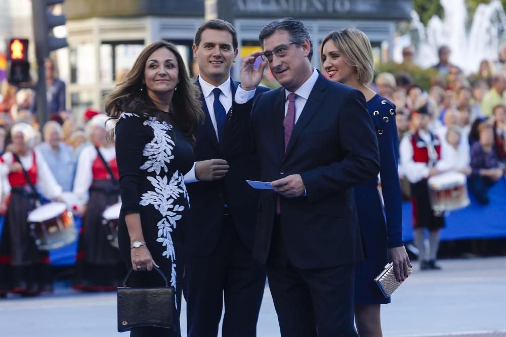 Desfile de los Reyes, personalidades y premiados en la alfombra azul