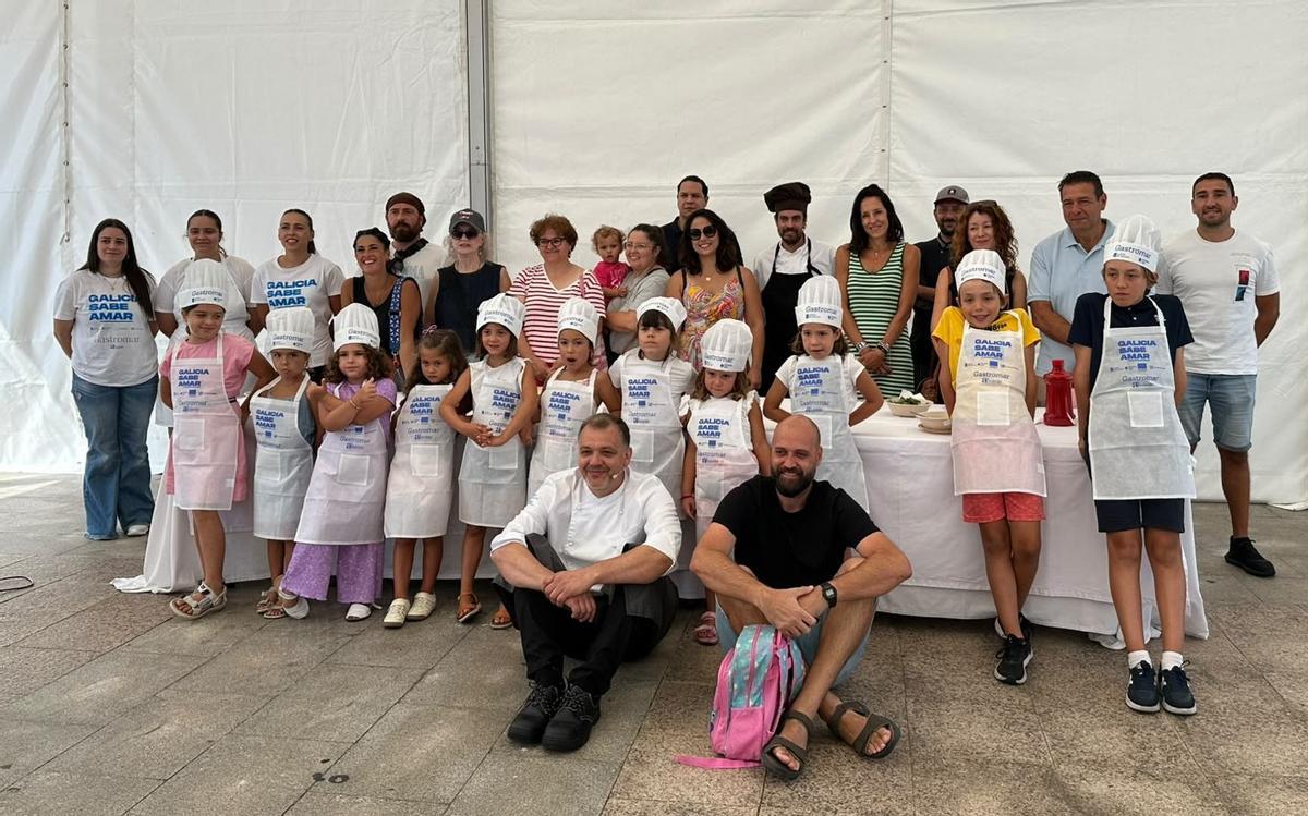 Niñas y niños que participaron en uno de los talleres de Gastromar.