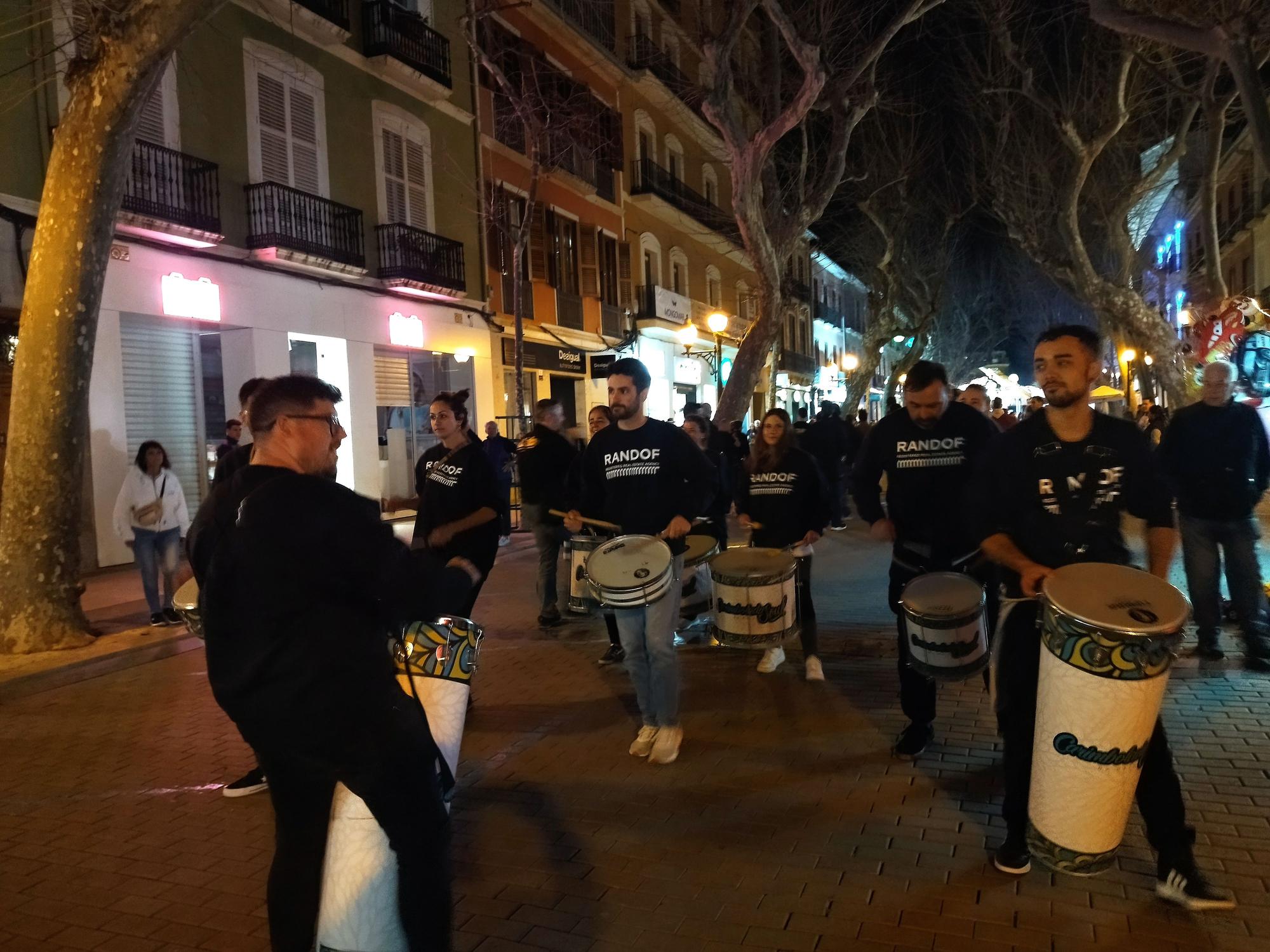 Dénia y el frenesí fallero: las imágenes de la noche más intensa