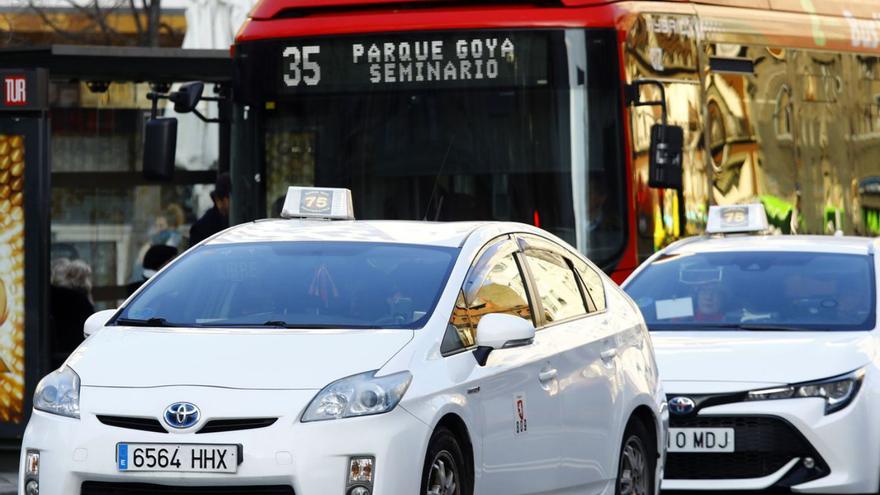 La DGA analiza con los taxistas y las VTC sus aportaciones para la nueva ley, que estará lista en dos años