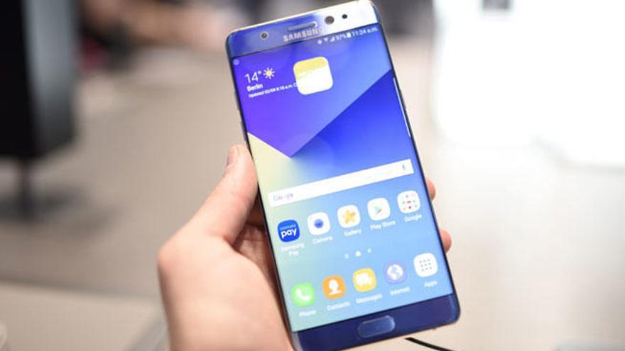 Un Galaxy Note 7 revisado obliga a evacuar un avión en EEUU