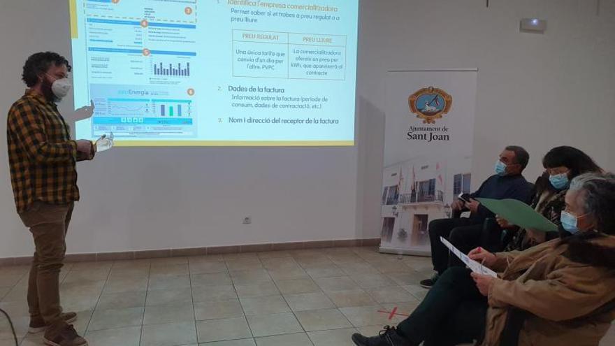 Charla informativa, ayer en Sant Joan. | R.F.