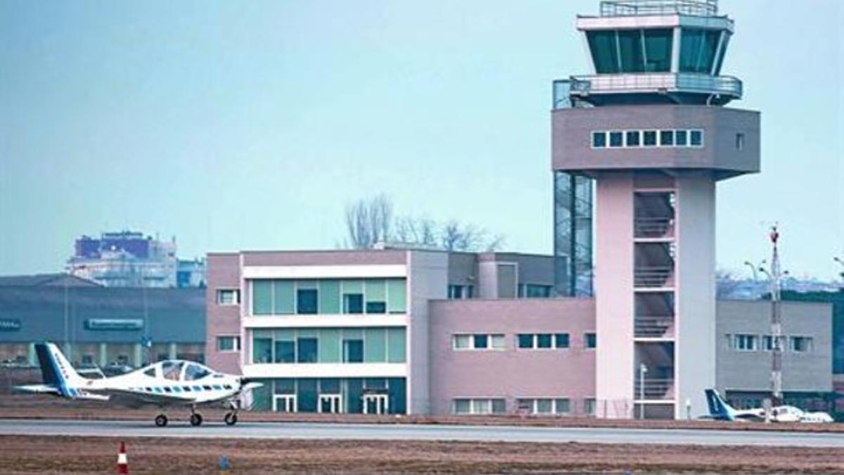 La torre de control del aeropuerto de Sabadell, una de las que serán privatizadas a lo largo del próximo año.