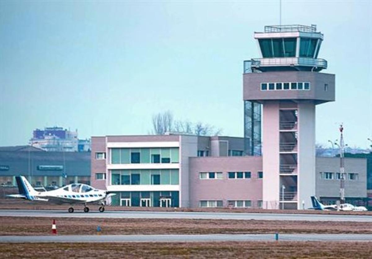 La torre de control de l’aeroport de Sabadell, una de les que seran privatitzades al llarg de l’any que ve.