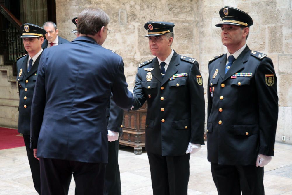 Recepción en la Generalitat tras la toma de posesión de Ximo Puig