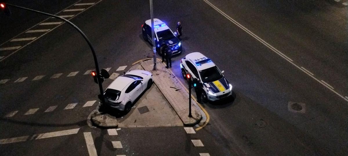 Los agentes se desplazaron al lugar del incidente.