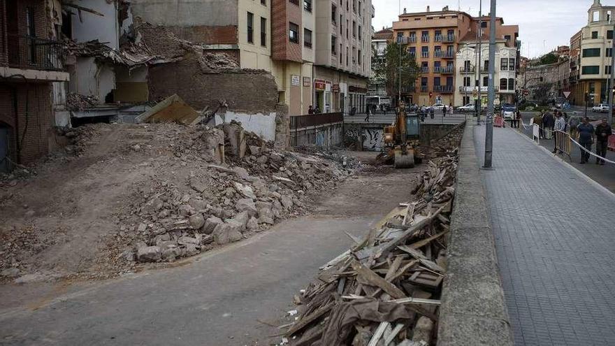 Edificio derrumbado en el callejón de la plaza de la Puentica.