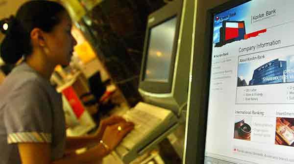 El Constitucional avala que una empresa accedeixi a correus electrònics dels seus empleats.