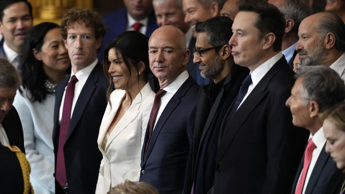 Guests including Mark Zuckerberg, Jeff Bezos, Sundar Pichai and Elon Musk, arrive before the 60th Presidential Inauguration in the Rotunda of the U.S. Capitol in Washington, Monday, Jan. 20, 2025. (AP Photo/Julia Demaree Nikhinson, Pool) Associated Press / LaPresse Only italy and Spain. EDITORIAL USE ONLY/ONLY ITALY AND SPAIN