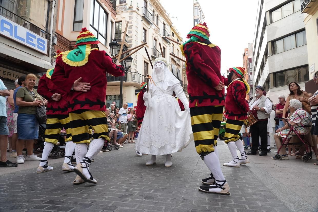 Castelló recibe con honores al Santísimo en la procesión del Corpus Christi