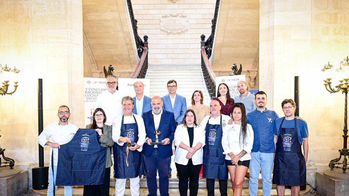 Foto de familia de la presentación de este concurso nacional de cocina para invidentes.