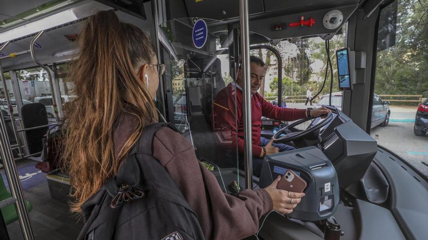 Compromís insta a PP y Vox a continuar los descuentos del bus en Elche en 2024