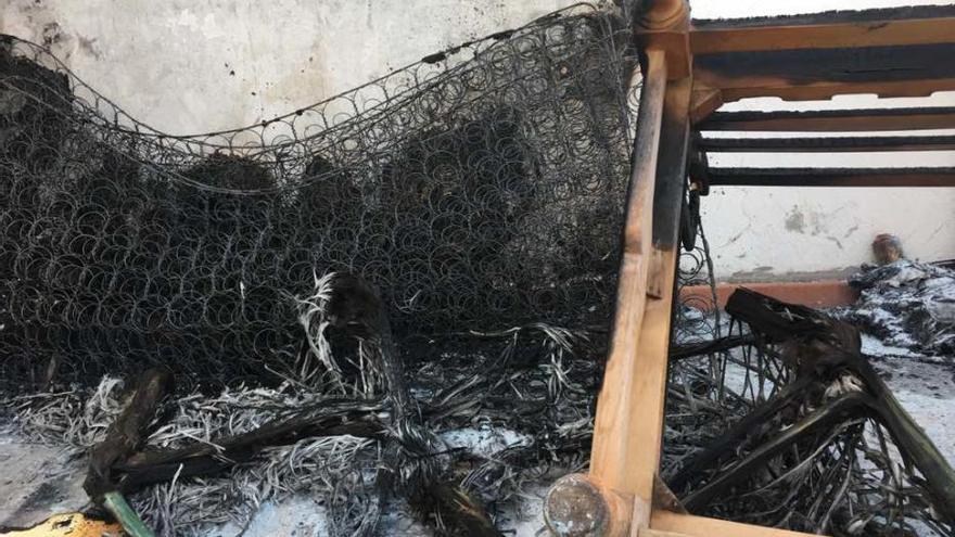 Incendio en una terraza de un apartamendo de Playa Blanca