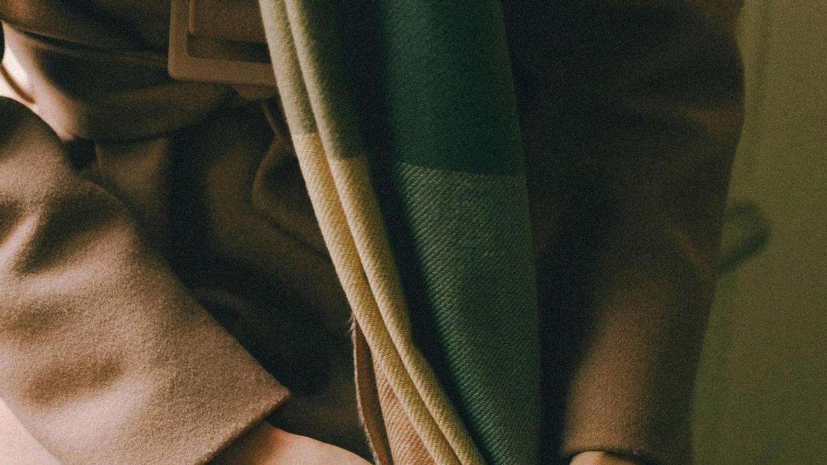 Esta es la guía definitiva para limpiar tu abrigo de paño según el tejido.