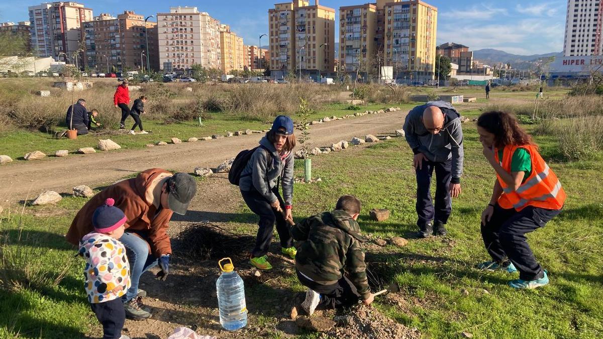 La plataforma Bosque Urbano sigue en su lucha por conseguir una gran zona verde en los terrenos de Repsol.