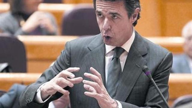 Jose Manuel Soria, ministro de Industria, durante el pleno de sesion de control al Gobierno en el Senado, ayer.