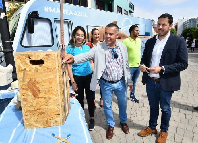 08/10/2019 TELDE. Héctor Suárez, alcalde de Telde y el concejal de Medioambiente, Álvaro Monzón, se suman a una inicitiava de Vitandent y Terracycle para sustiruir los tardicionales cepillos de dientes de plástico por otros elaborados con bambú. Fotógrafa: YAIZA SOCORRO.  | 08/10/2019 | Fotógrafo: Yaiza Socorro