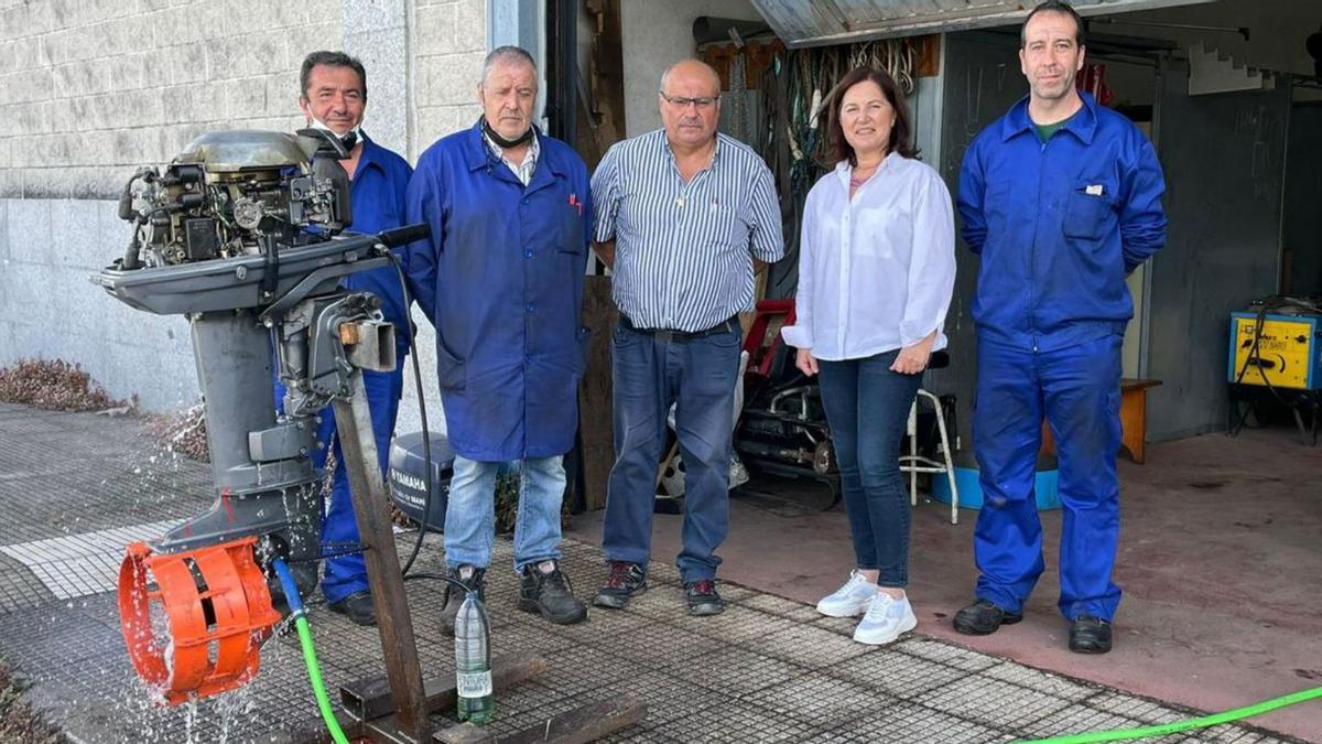 A Aixola entrega al Concello un motor Yamaha 45 reparado por el alumnado | FDV