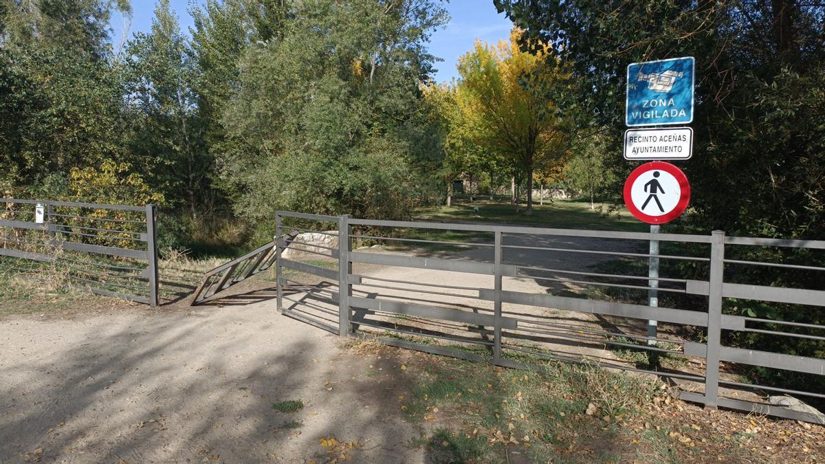 Estado actual de la puerta de entrada a las Aceñas de Cabañales.