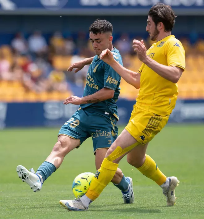 Los Wolves no se olvidan de Alberto Moleiro