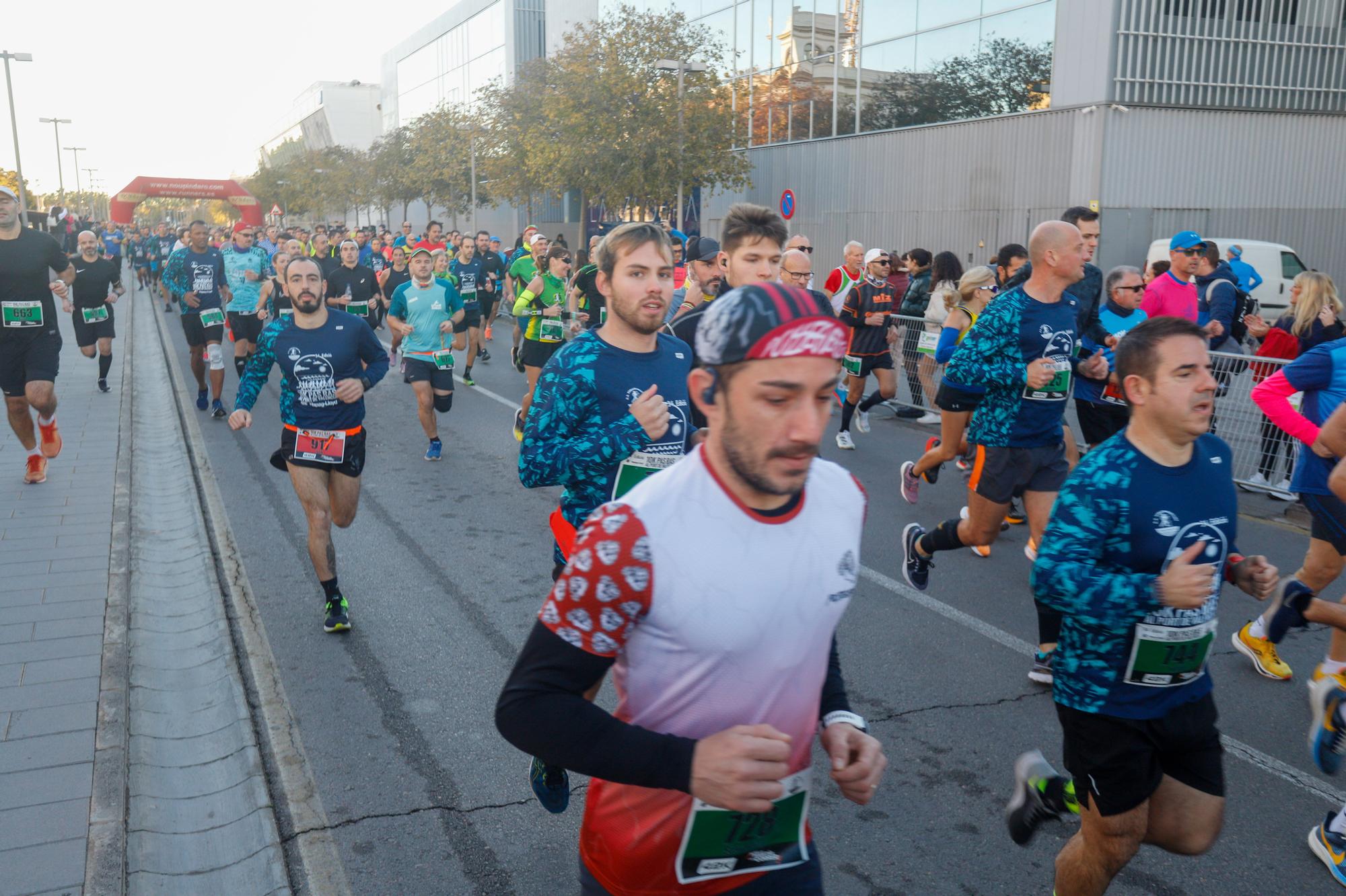 El Pas Ras al Port llena de corredores la Marina de València