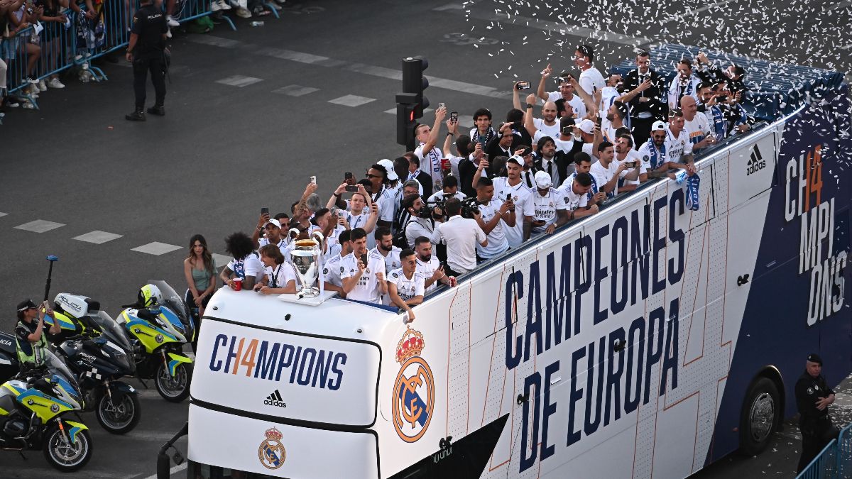 Bus del Madrid celebrando la Copa de Europa