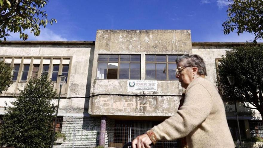 La fachada principal del Hogar del Productor de Ceares.