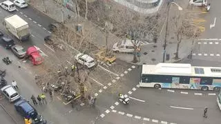 La Policía Local de Palma cierra las Avenidas por un derrame de aceite que ha ocasionado un accidente