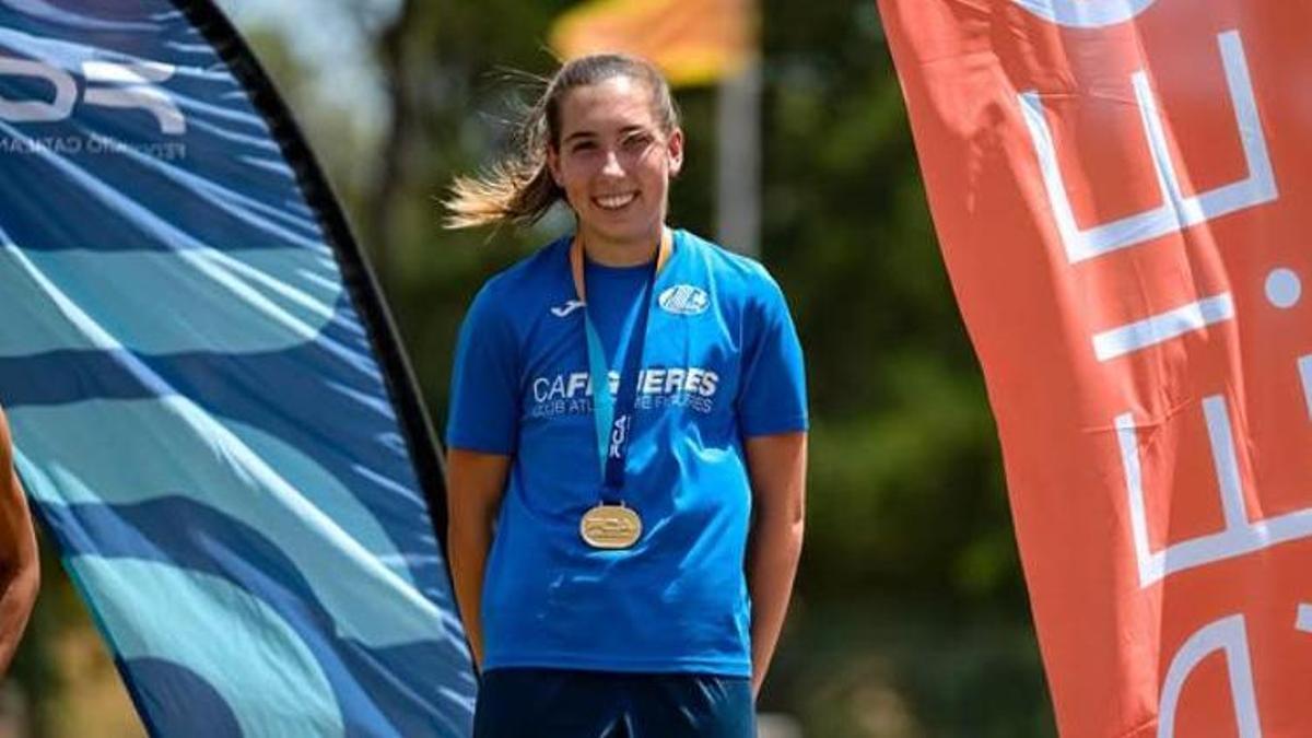 Jana Brusés amb la medalla d'or.